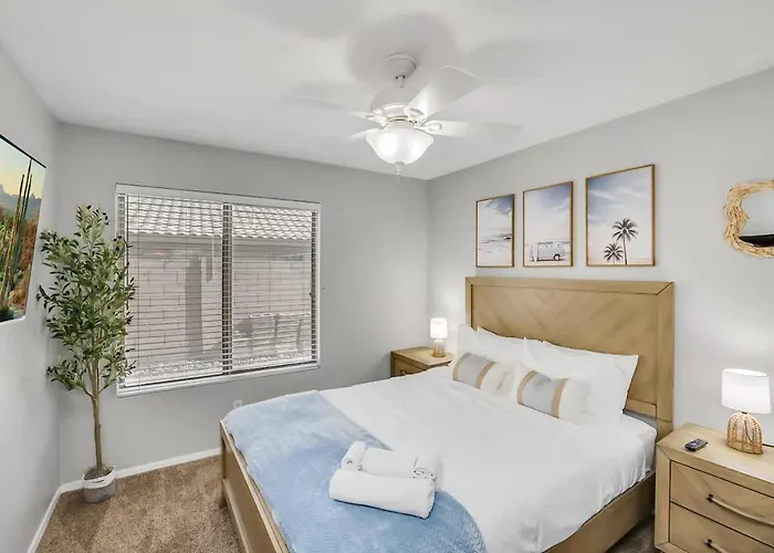 Palms Of Paradise Oasis Holiday home Peoria